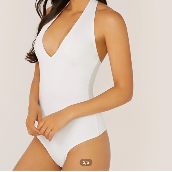 Solid fitted halter bodysuit - Picture 3 of 7